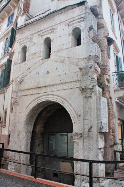 Porta dei Leoni, Verona