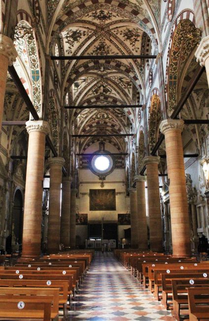 interno Basilica Santa Anastasia-Verona