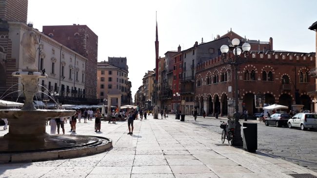 piazza delle erbe-verona