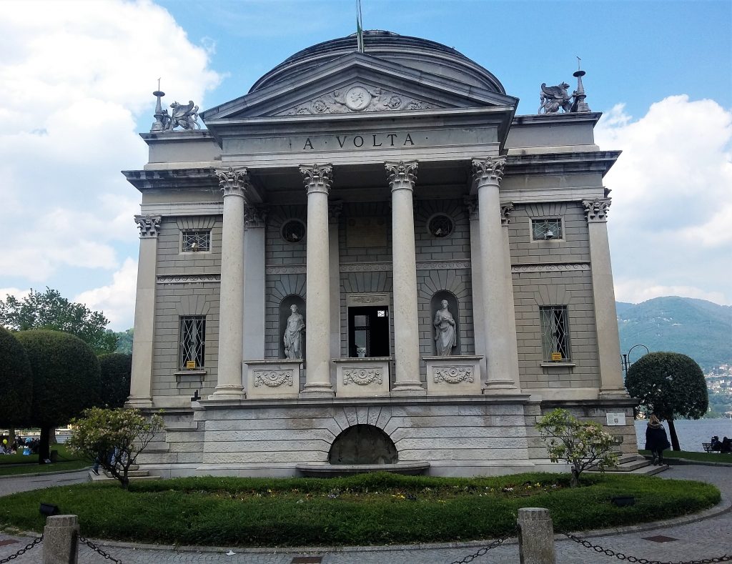 tempio voltiano-lago di como