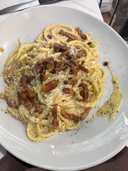 spaghettoni alla carbonara piatti romani