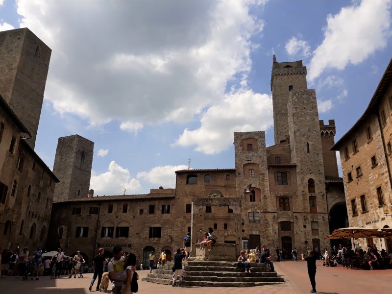 piazza della cisterna-san gimignano