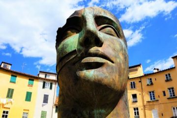 piazza anfiteatro-visitare lucca in un giorno