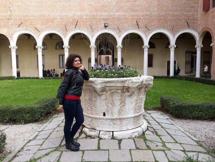 chiostro interno palazzo diamanti