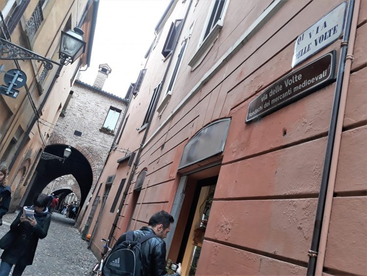 via delle volte, ferrara-souvenirdiviaggio