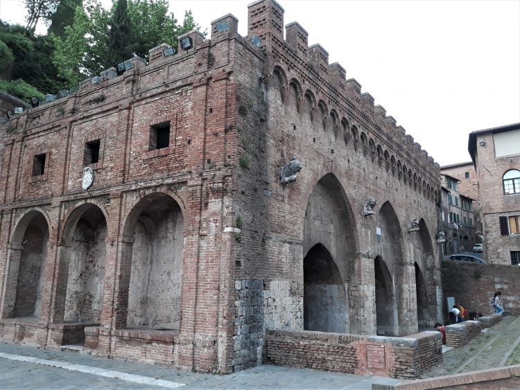 fontebranda,siena-souvenirdiviagggio