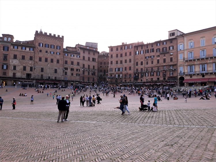 piazza del campo-siena-souvenirdiviaggio