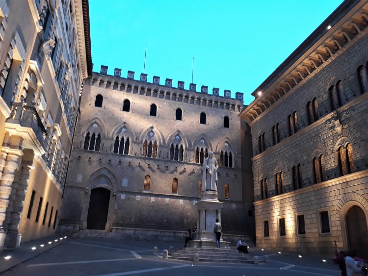 piazza salimbeni, siena-souvenirdiviaggio