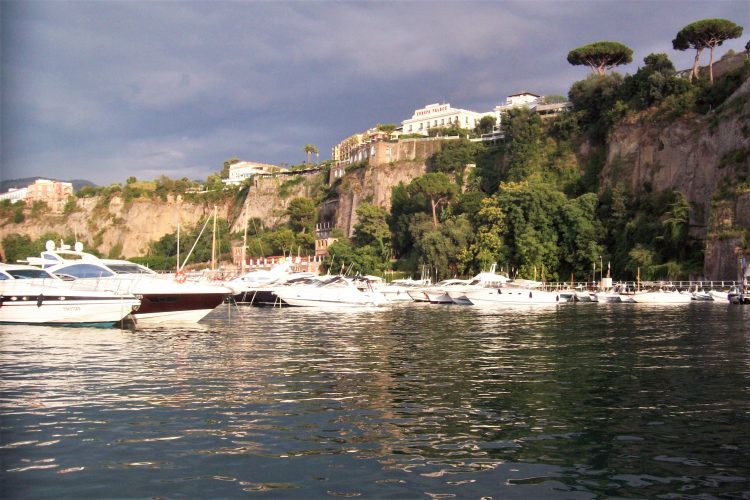 panorama dal traghetto capri-souvenirdiviaggio