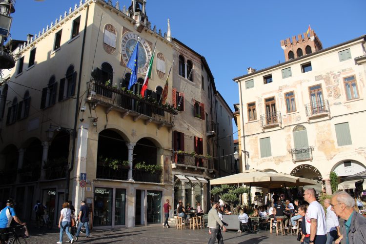 piazza libertà bassano del grappa