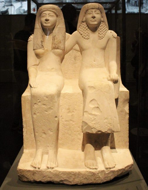 statua di pendua e nefertari-museo egizio di torino