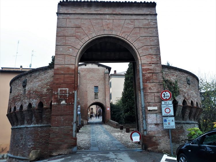 entrata al borgo, dozza imolese cosa vedere