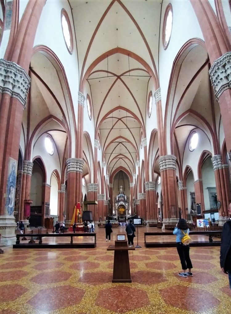 interno basilica di san petronio-bologna