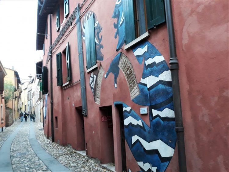 murales dozza - two women chatting