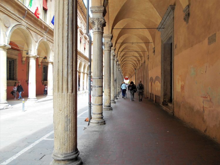 portico di bologna-via d'azeglio