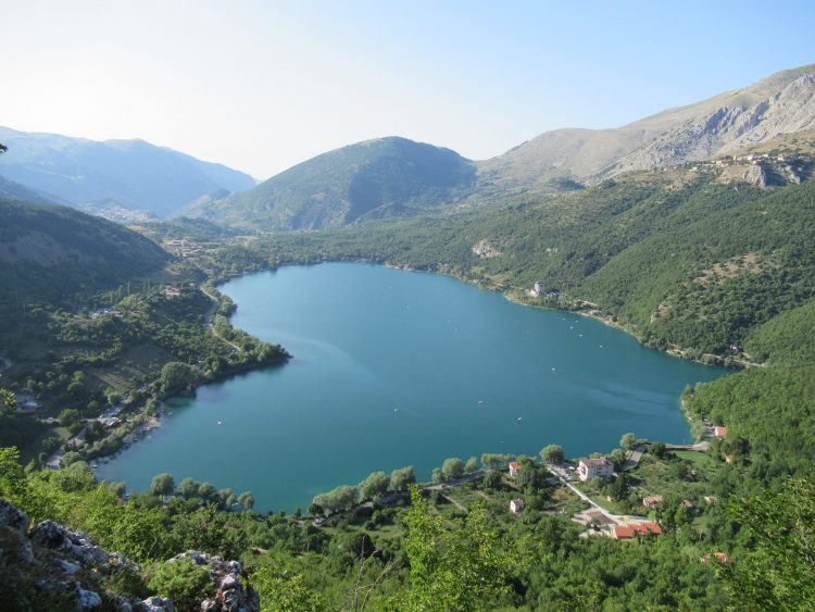 Lago_di_Scanno_dal_Sentiero_del_Cuore_Abruzzo