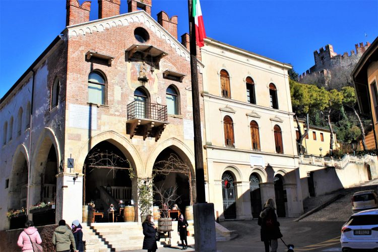 Palazzo di Giustizia, Piazza dell'Antenna-Soave