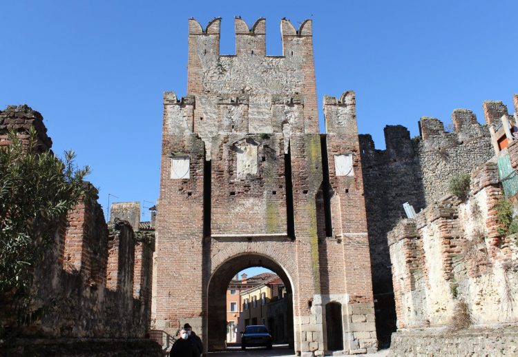 Porta Vicentina, Soave