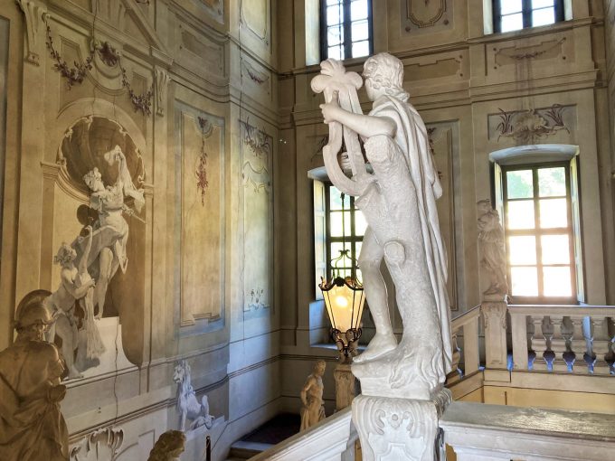 Visitare Villa Bettoni, dimora storica sul Lago di Garda Scala d'onore, Villa Bettoni - Lago di Garda