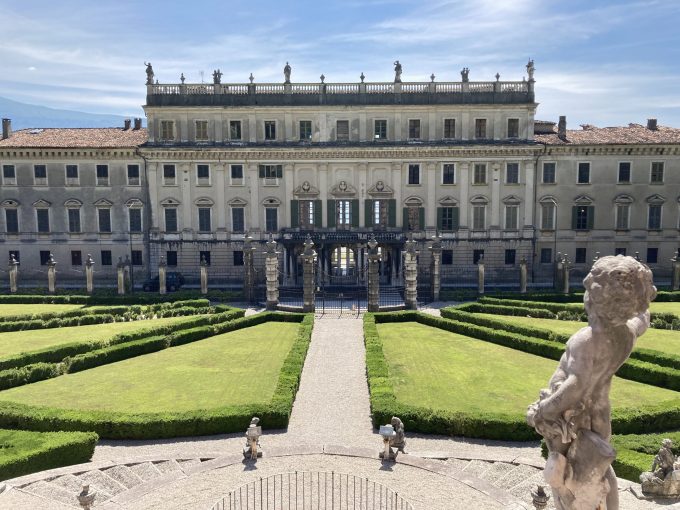 Visitare Villa Bettoni, dimora storica sul Lago di Garda Villa Bettoni, Gargnano - Lago di Garda