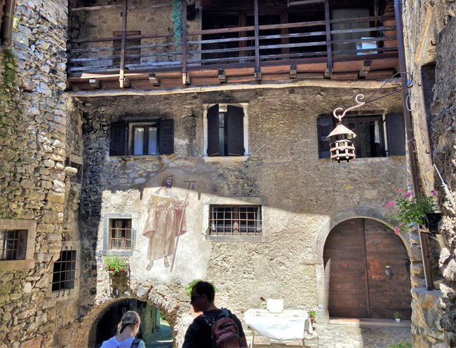 Cosa vedere a Canale di Tenno, borgo medievale trentino Canale-di-Tenno,-Trentino-Alto-Adige
