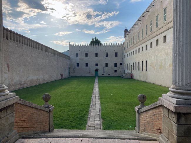 Cortile-dei-Giganti,-Castello-del-Catajo