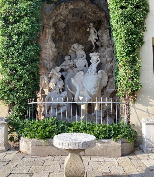 Fontana dell'Elefante, Castello del Catajo