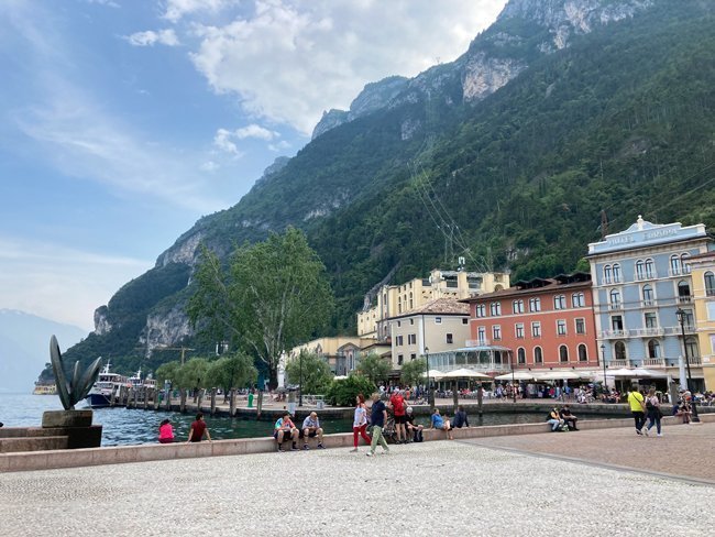 Lungolago-e-centro-storico,-Riva-del-Garda