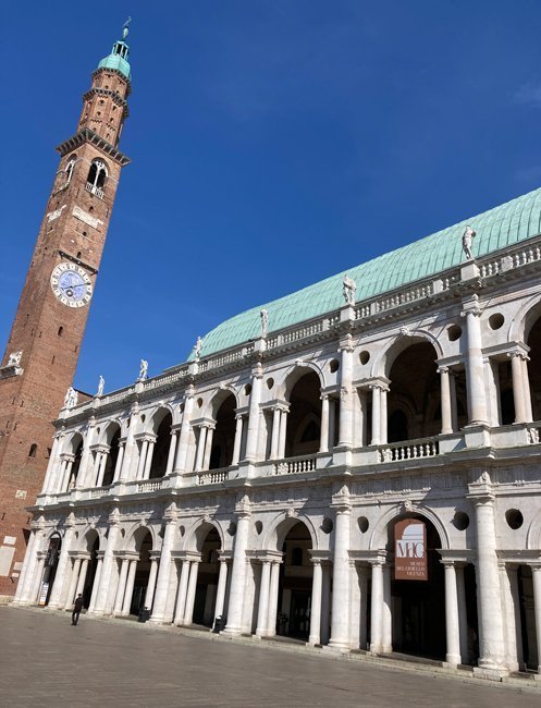 Basilica-Palladiana-e-Torre,-Vicenza