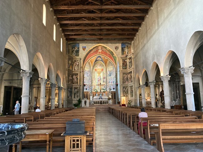 Interno-duomo-di-San-Nicolò,-Sacile