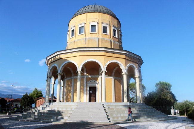 Tempio-di-San-LIberale,-Sacile