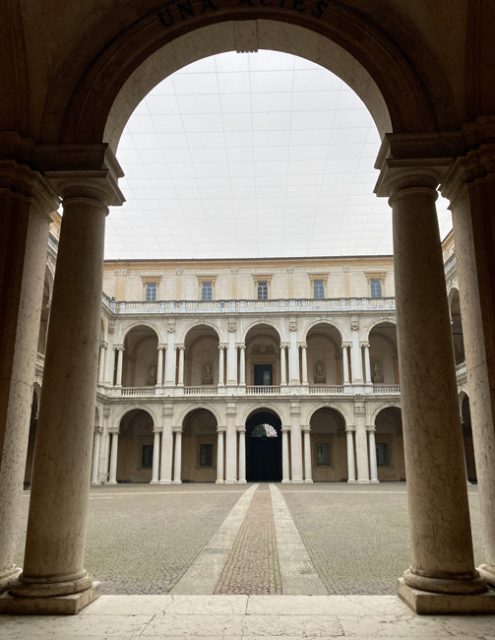 Cortile,-Palazzo-Ducale-Modena