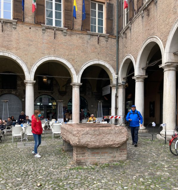 Pietra-in-Piazza-Grande-Modena