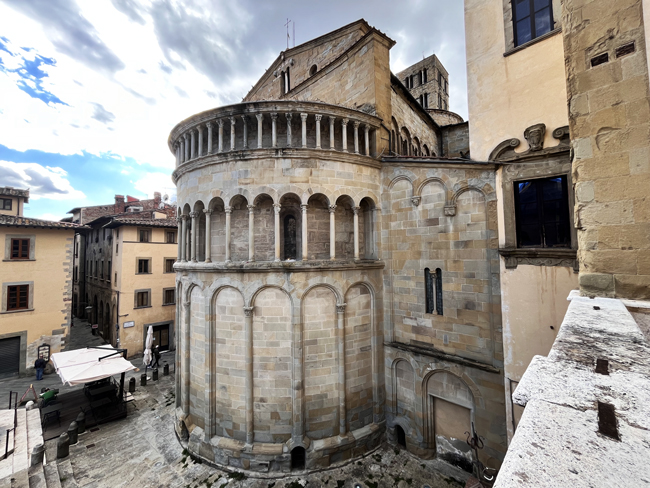 Chiesa-di-Santa-Maria-della-Pieve-arezzo