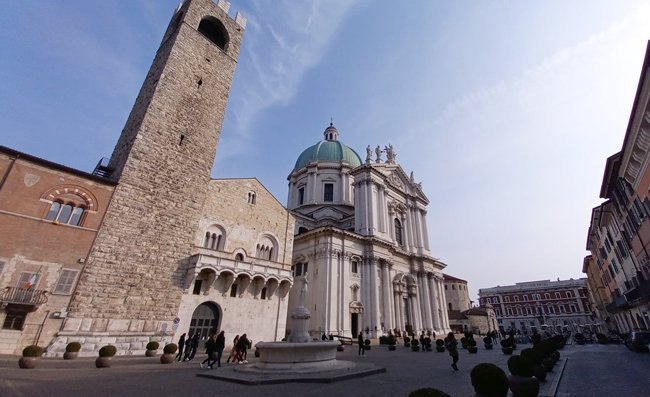 Piazza-Paolo-VI-o-dei-Due-Duomi-Brescia