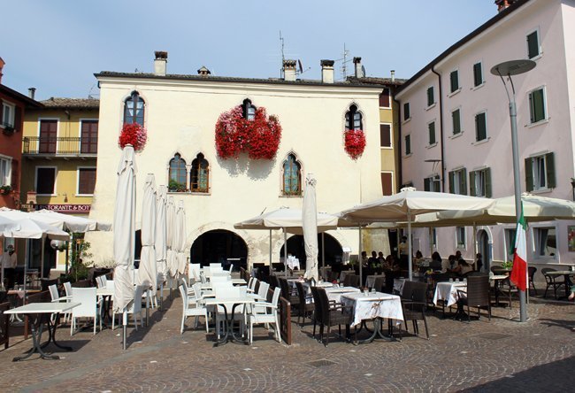 piazza-catullo-garda