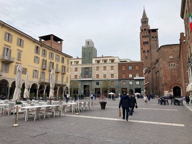 Piazza-Stradivari,-Cremona