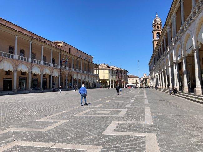 Piazza-del-Popolo,-Faenza