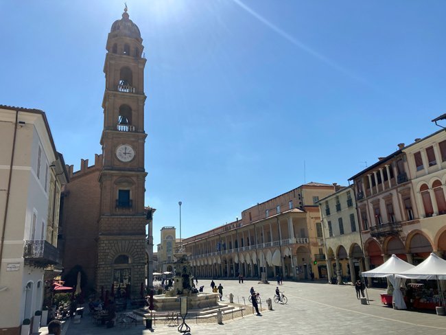 Torre-dell'Orologio,-Piazza-del-Popolo-faenza