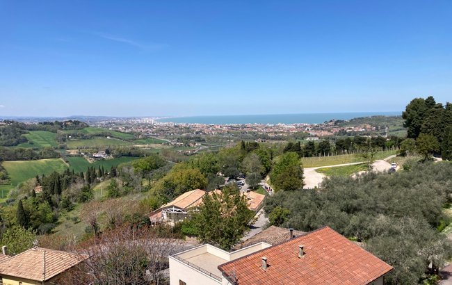 panorama-dal-camminamento-di-ronda-torre-alta-gradara