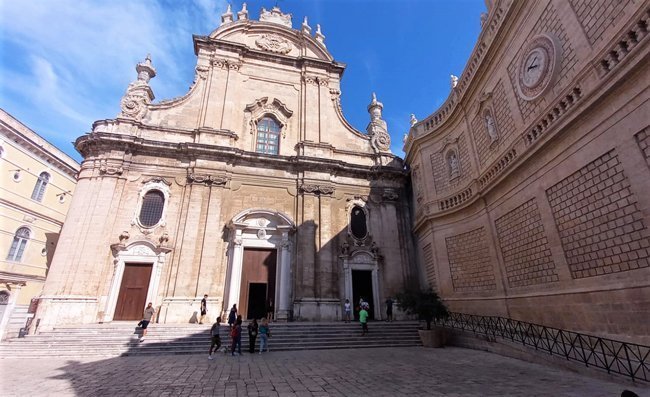 Cattedrale-Madonna-della-Madia,-Monopoli