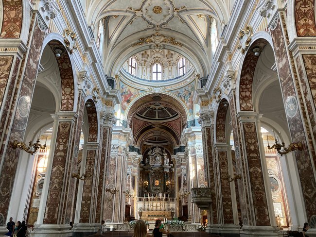 Interno-cattedrale-di-Monopoli