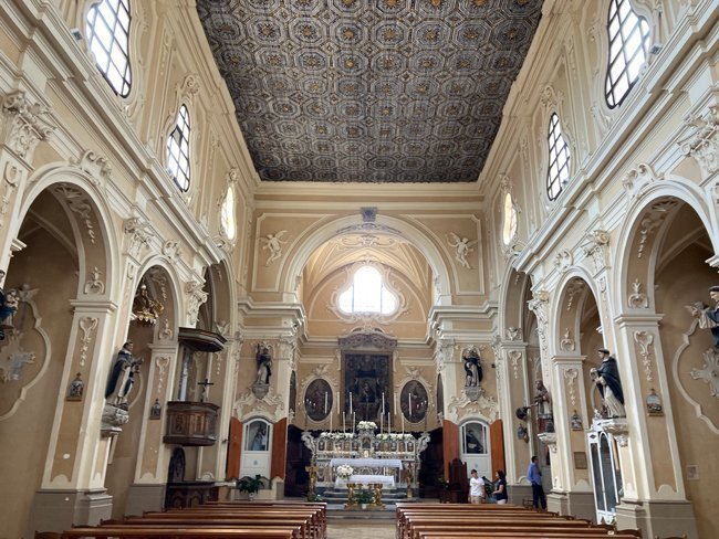 Interno.-Chiesa-di-San-Domenico-Tricase