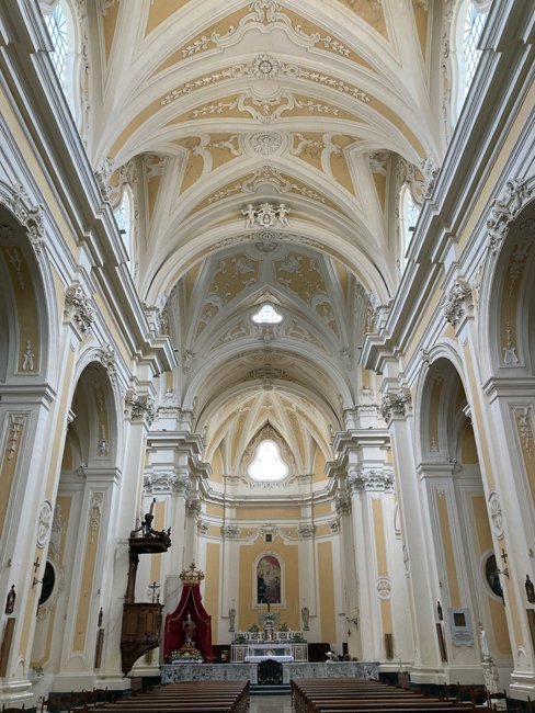 interno Basilica della Beata Maria Vergine Tricase