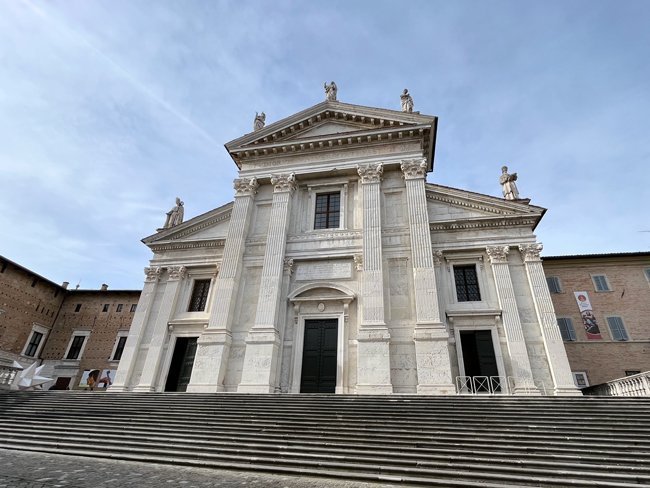 Duomo-di-Urbino-souvenirdiviaggio