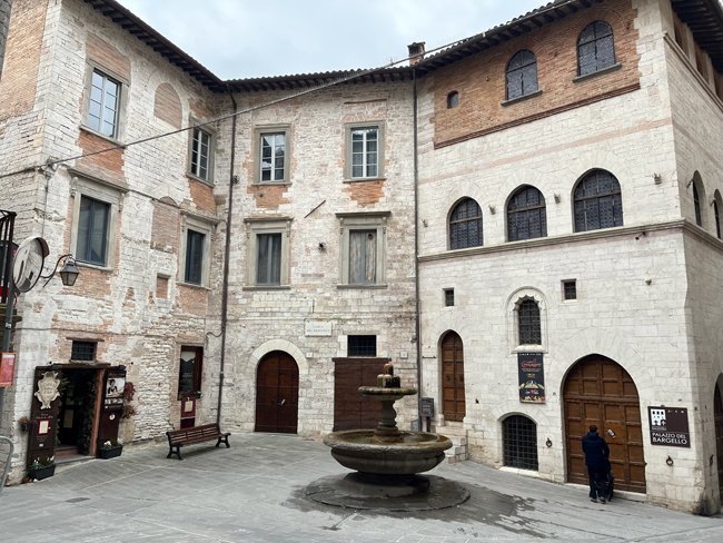 Piazza-del-Bergello-Gubbio