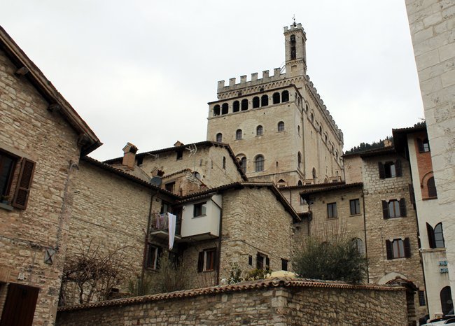 Scorcio-da-Piazza-San-Giovanni-Gubbio