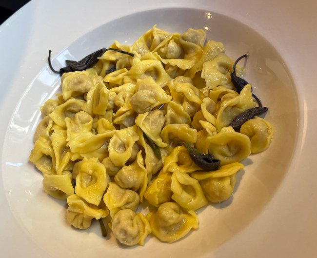 cappelletti-burro-e-salvia-piatti-tipici-pesaresi