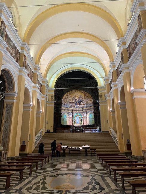 Interno-abbazia-santa-maria-del-monte-cesena