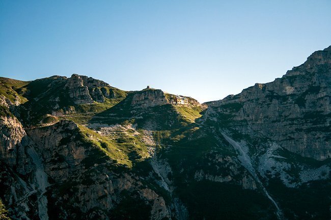 Rifugio-Achille-Papa-Strada-degli-Eroi